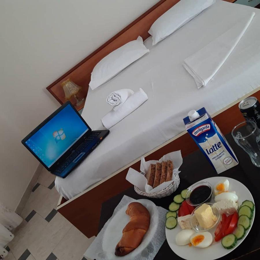 Vila 57 Hotel Tirana Eksteriør billede