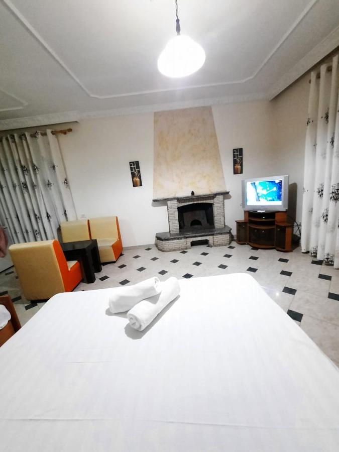 Vila 57 Hotel Tirana Eksteriør billede