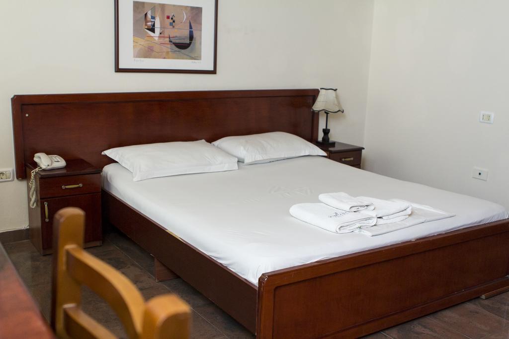 Vila 57 Hotel Tirana Værelse billede