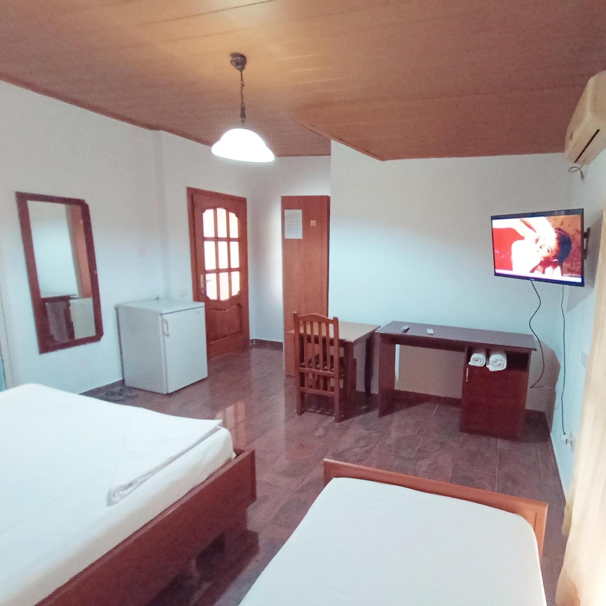 Vila 57 Hotel Tirana Eksteriør billede