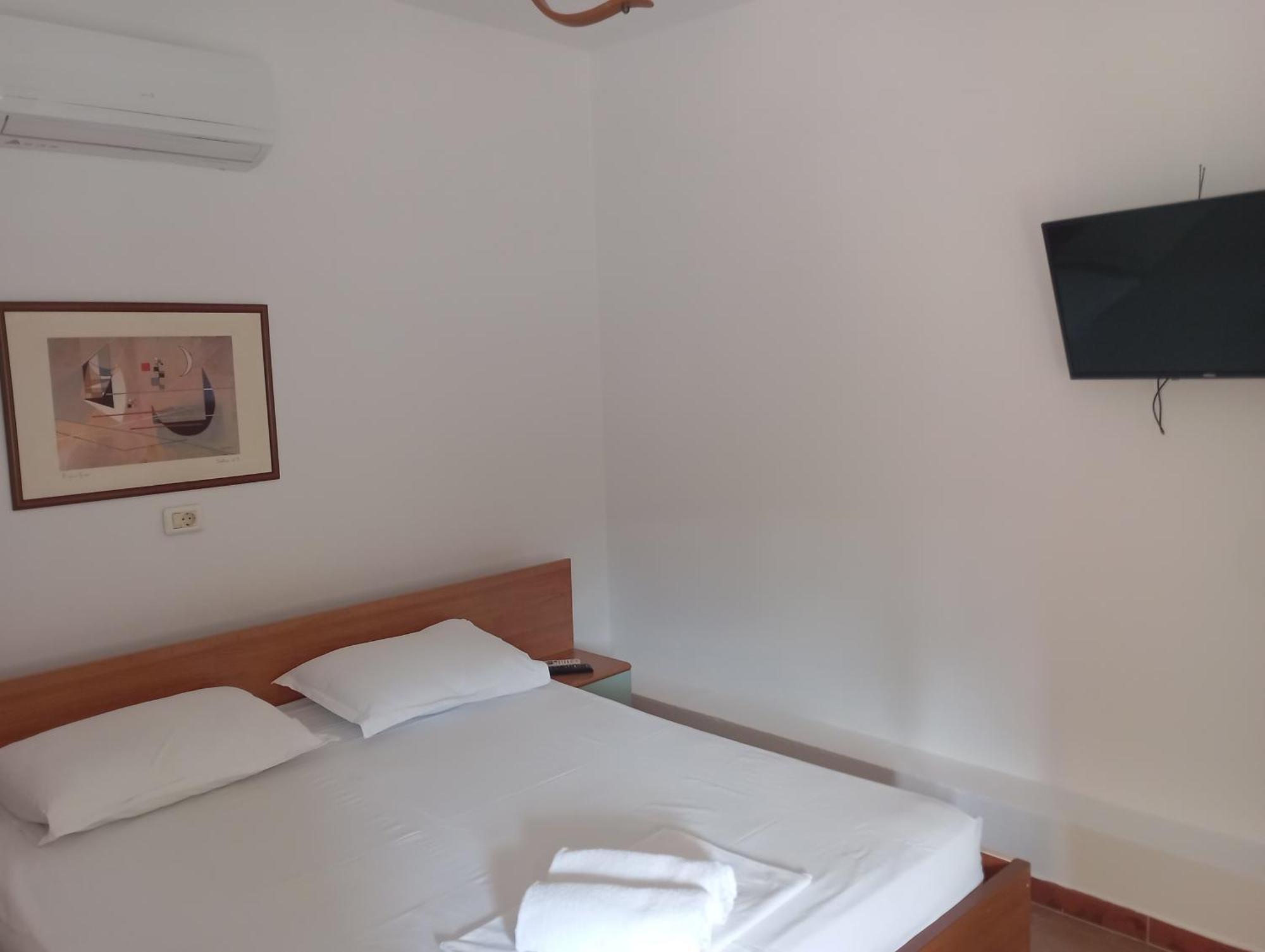 Vila 57 Hotel Tirana Eksteriør billede